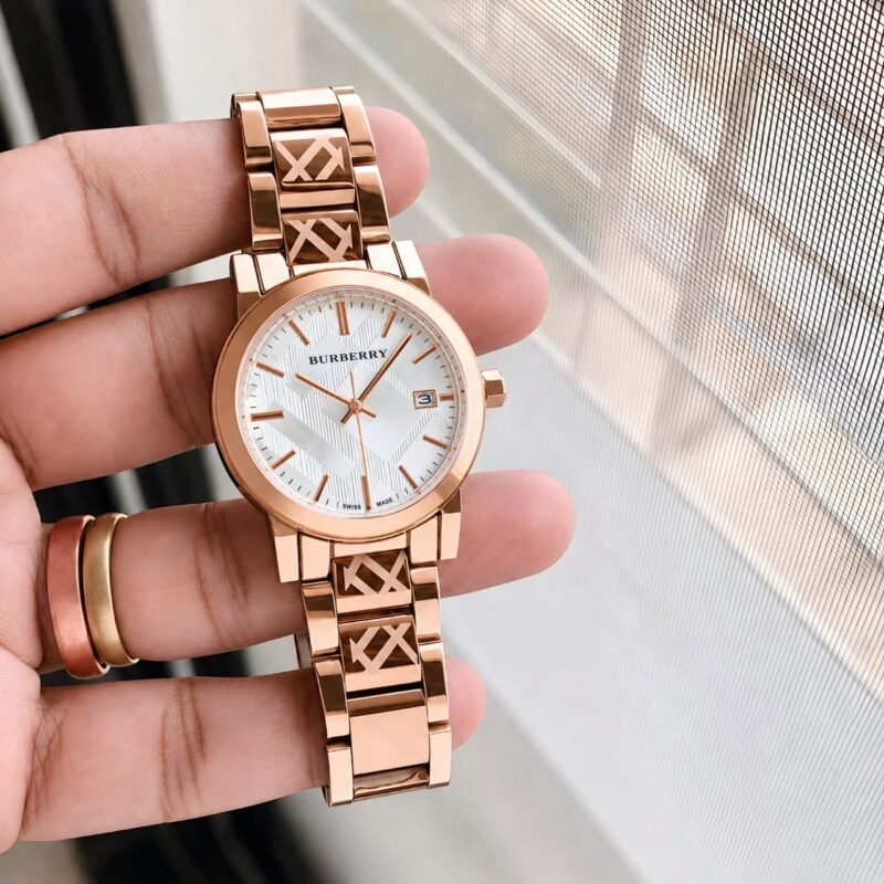 Burberry For Her Patent textured gradient colour white rosegold dial