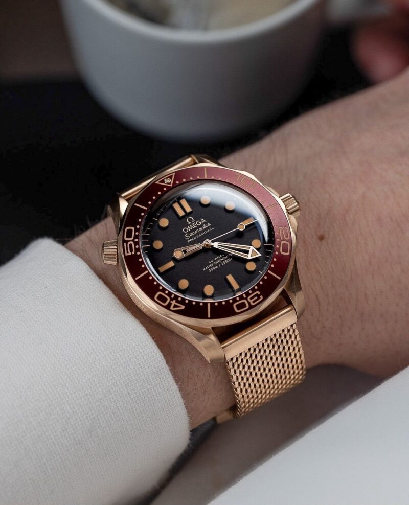 OMEGA Seamaster Diver 300M Ultra Helium Escape Valve Crown