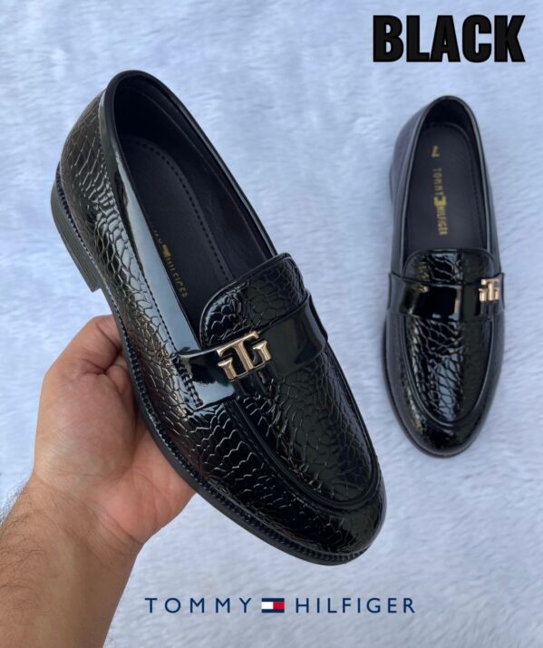 🔥*PREMIUM COLLECTION IN STOCK*🔥 *TOMMY HILFIGER* Croco Buckle Moccasins Available Sizes *uk6.7.8.9* *1 COLORS AVAILABLE* Very High Quality Faux Leather Upper Material with Durable Handmade Sole 💯 ₹1199/- Free Ship 🚢 *SETWISE ALSO AVAILABLE