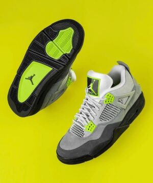 Nike Air Jordan Retro 4 SE*
