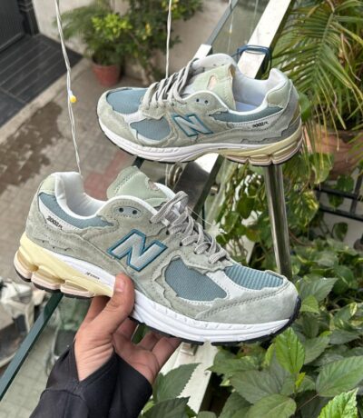 First Copy New balance R 2002 Sneakers